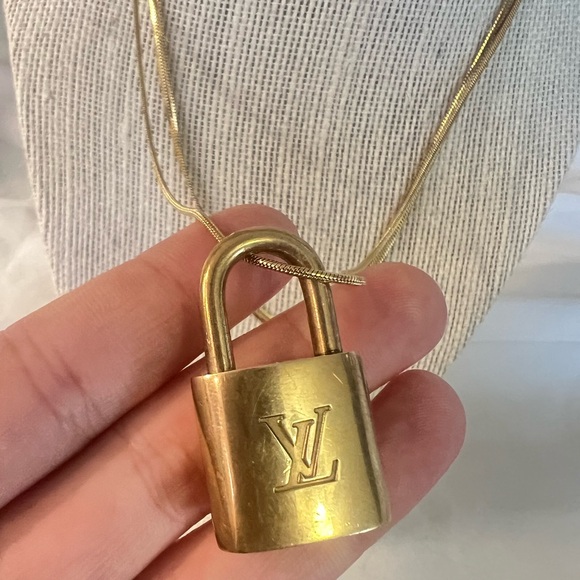 LV Lock & Key Necklace - Picture 4 of 8
